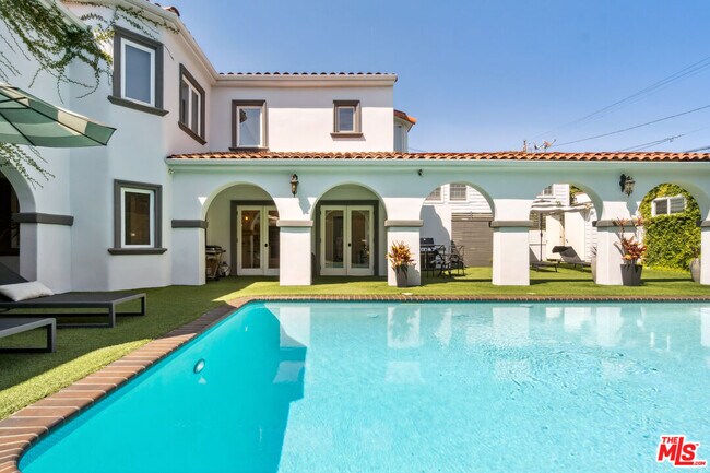 Building Photo - 956 S Longwood Ave