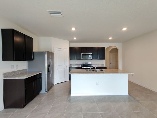 Building Photo - 8851 Bower Bass Cir
