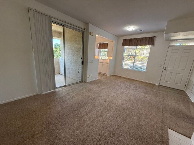 Building Photo - 1BR/1BA Condo w/ ASSIGNED PARKING for rent near Del Mar AVAILABLE NOW!