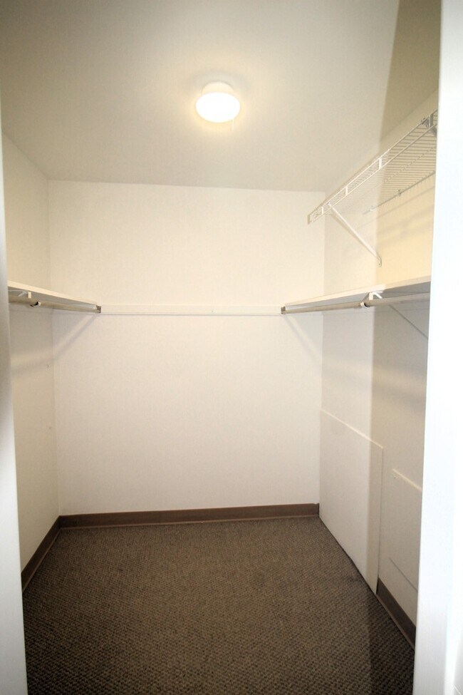Building Photo - 210 N Kenilworth Ave