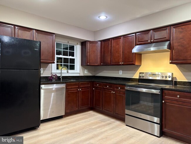 Building Photo - 7684 Green Garland Dr