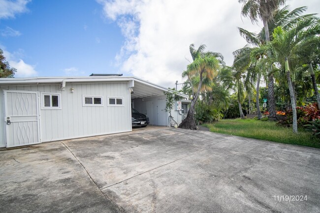 Building Photo - Studio in Kailua, Avail Now, Schedule an A...