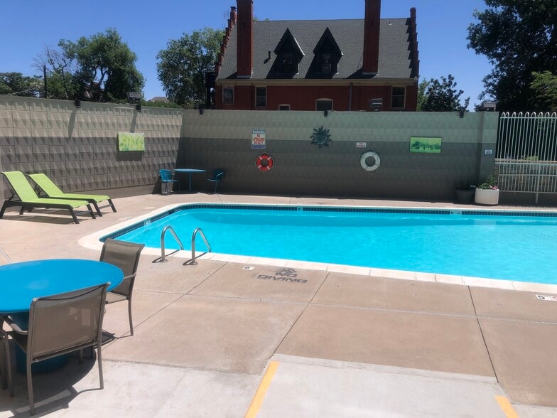 Pool - 800 N Washington St