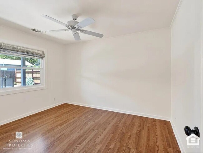 Building Photo - Charming 2-bedroom, 1-bathroom Sonoma Home - Available Now!