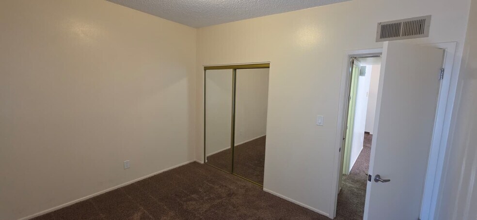 Building Photo - 24 N Mesa Dr