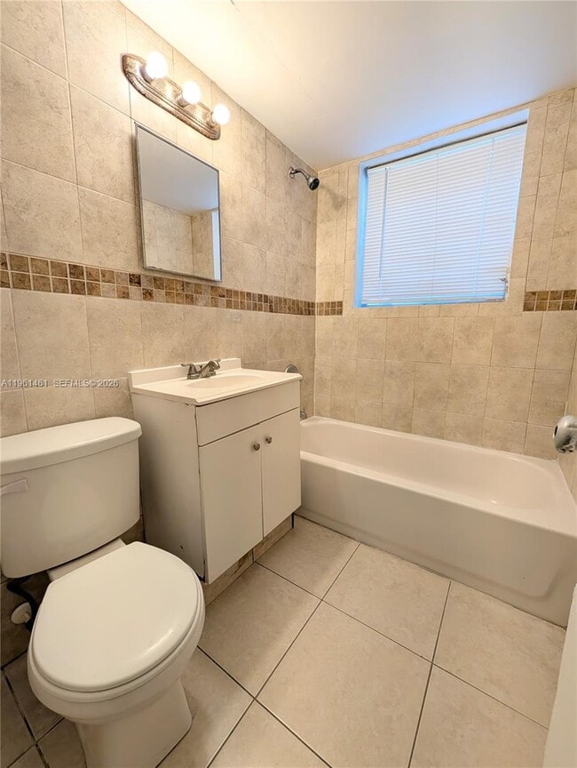 Building Photo - 1565 SW 6th St