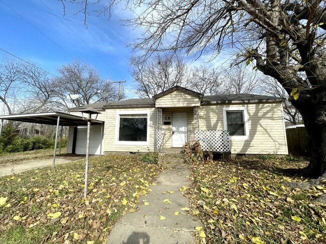 Building Photo - 111 5th Ave NW