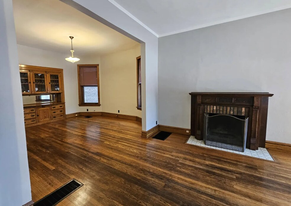 Building Photo - 3727 N Wayne Ave