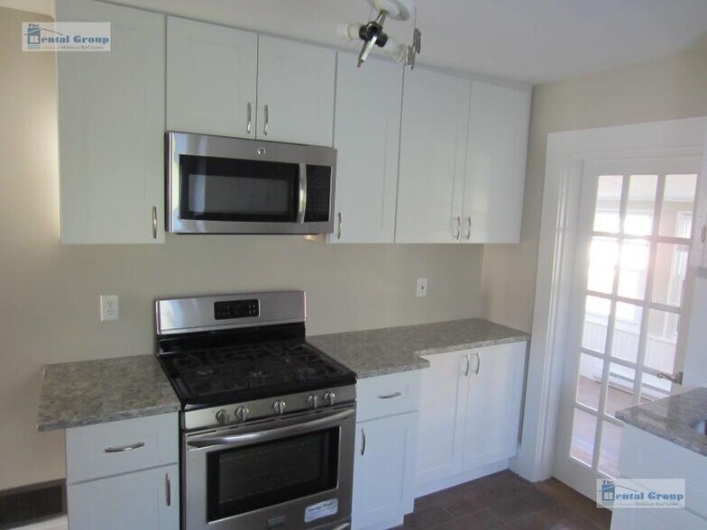 Building Photo - 26 Rand St