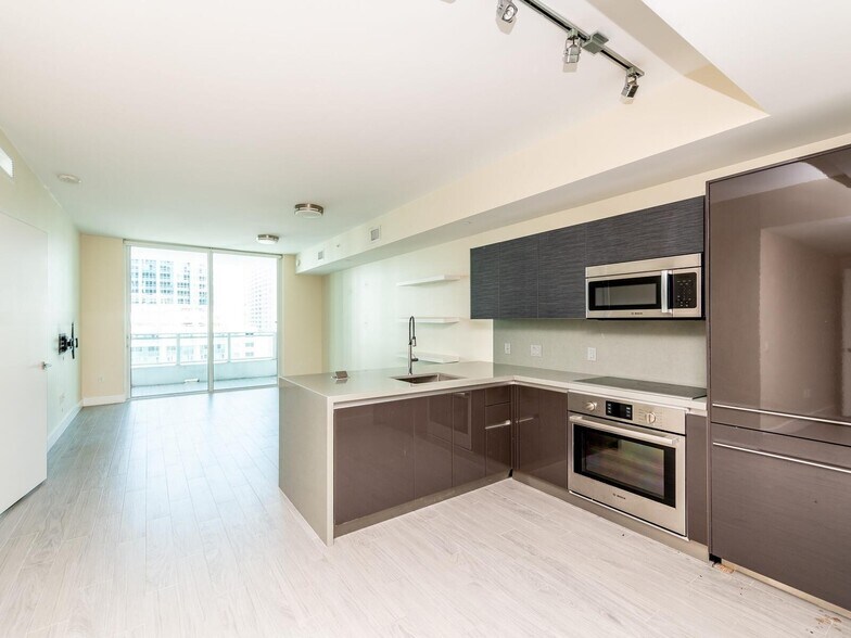 Building Photo - 1080 Brickell Ave