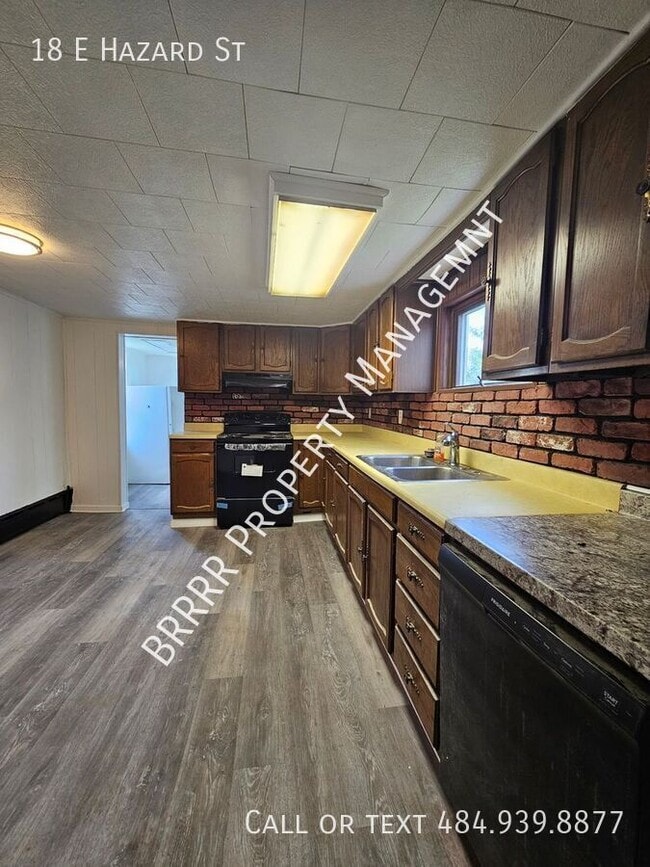 Building Photo - 18 E Hazard St