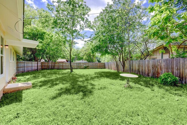 Building Photo - 3100 Ray Wood Dr