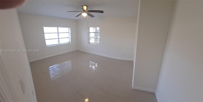 Building Photo - 335 SW 18th Ave