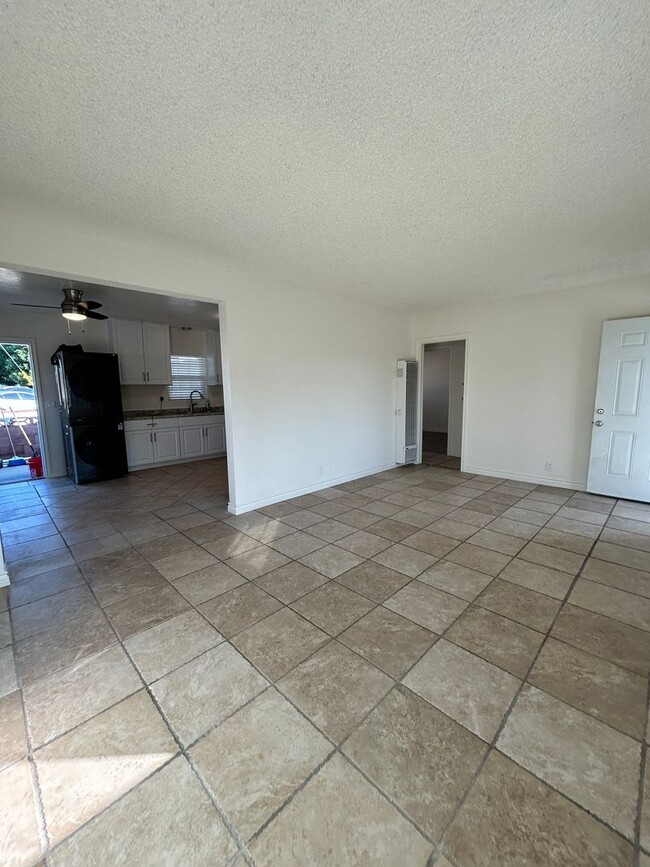 Building Photo - Fully Remodeled Front Duplex in a Prime Lo...