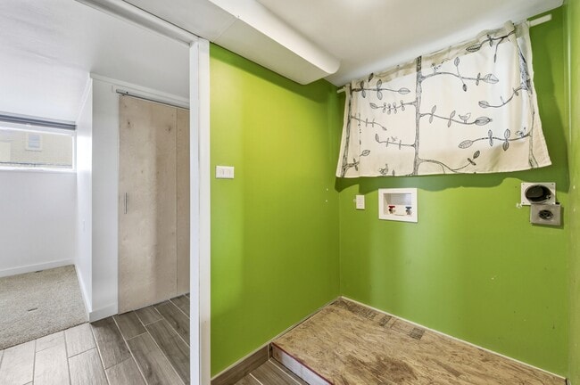 Building Photo - 1346 Phillips Ln