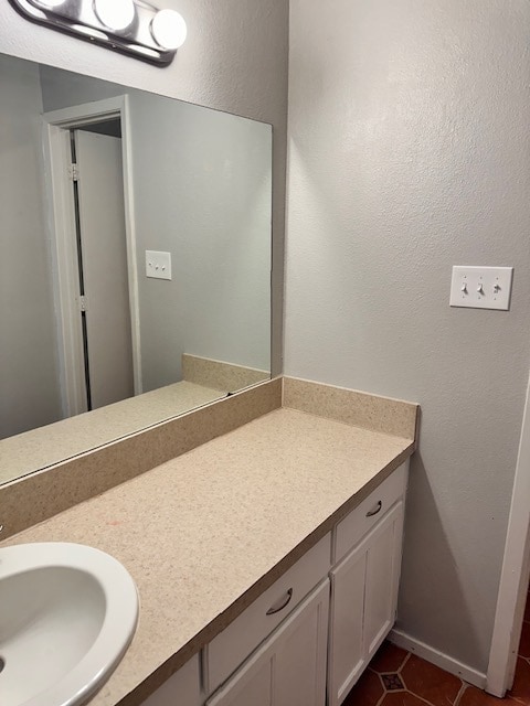 Vanity Master Full Bath - 7720 Sable Ln
