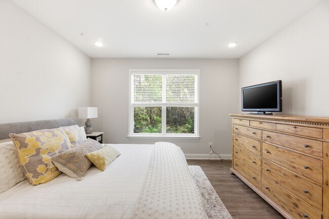 Building Photo - 4406 Finch Ln