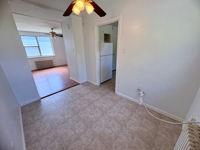 Building Photo - 2 Bedroom 1 Bathroom Townhome Available in Lancaster!