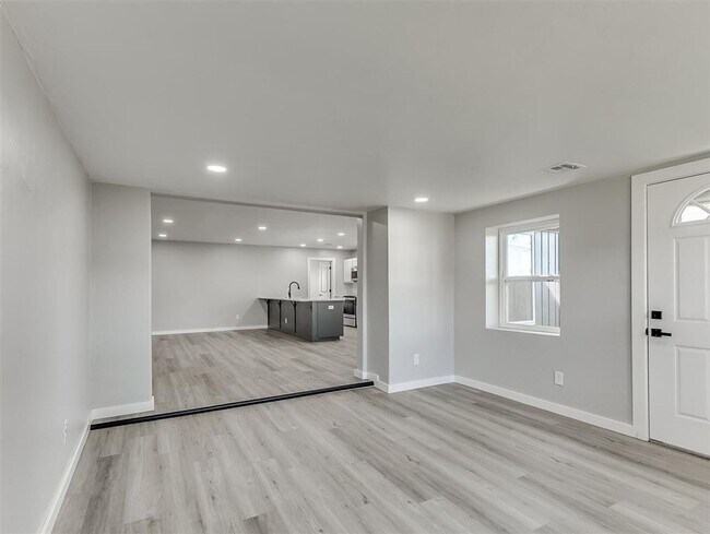Building Photo - Look at this beautiful home!