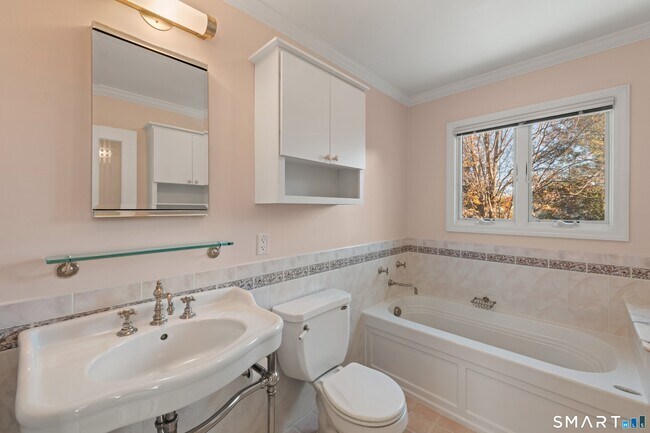 Building Photo - 56 Drake Ln