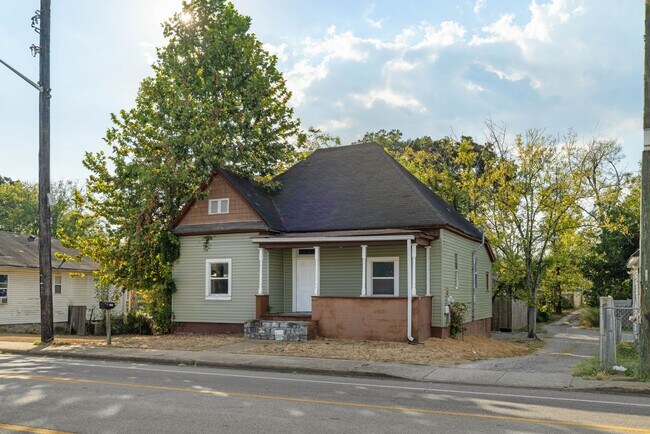 Building Photo - 1107 S Willow St