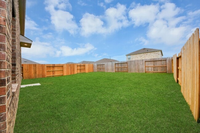 Building Photo - 16831 Spotted Oak Dr