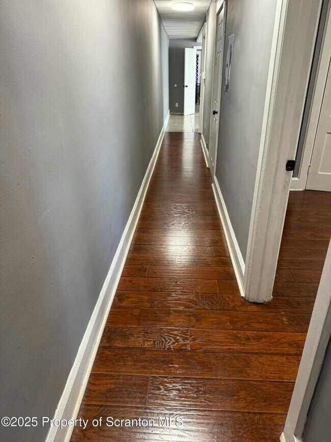 Building Photo - 834 Monroe Ave