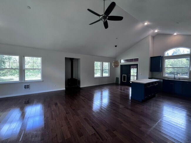 Building Photo - 13620 Batten Rd NE