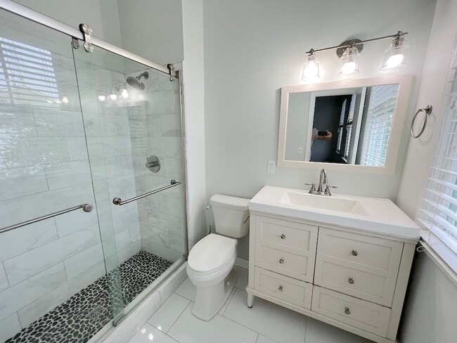 Building Photo - 2 BED | 2.5 BATH | DOWNTOWN LIVING | PRIVATE COURTYARD | WALK TO EVERYTHING