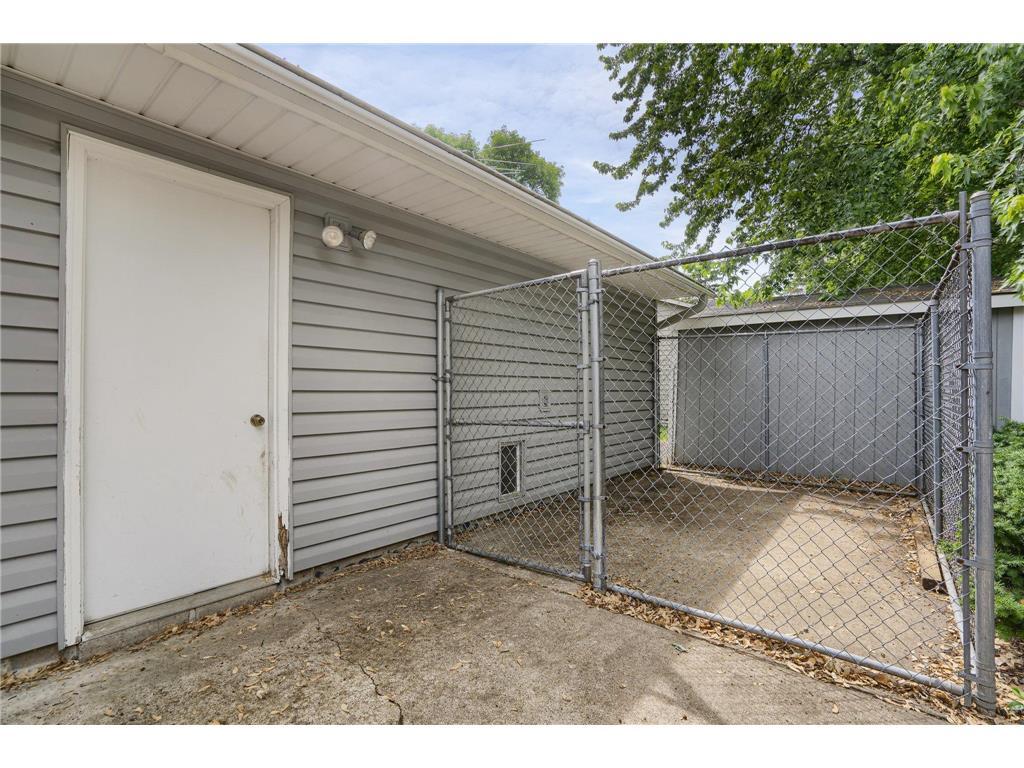 Building Photo - 9937 Deerwood Ln N