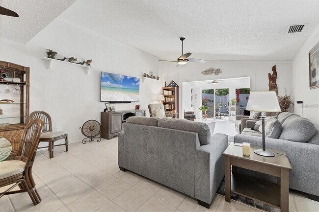 Building Photo - 6304 Pelican Dr