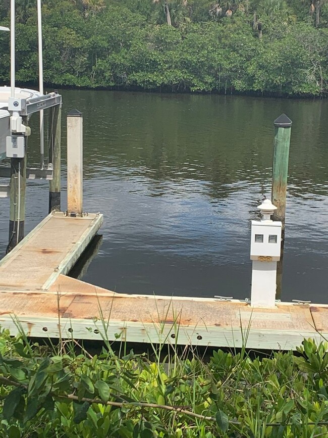 Building Photo - BOAT SLIP INCLUDED. Anchorage on the St Lu...