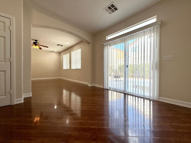 Building Photo - 3 Bedrooms | 2.5 Bathrooms-