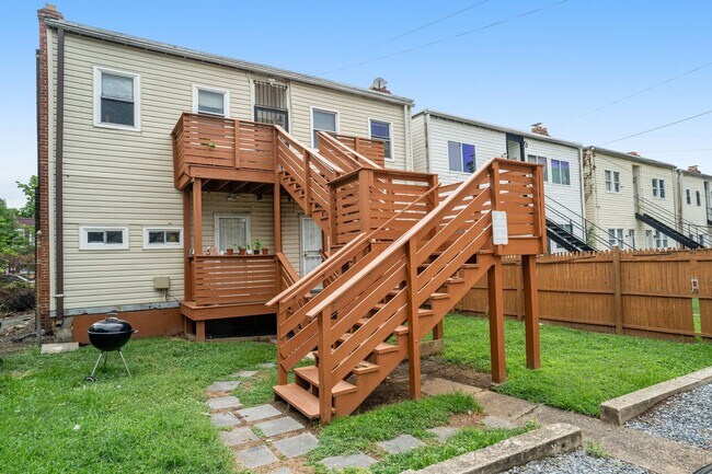 Building Photo - Kingman Park Charming Brick Townhome - Move-In Ready