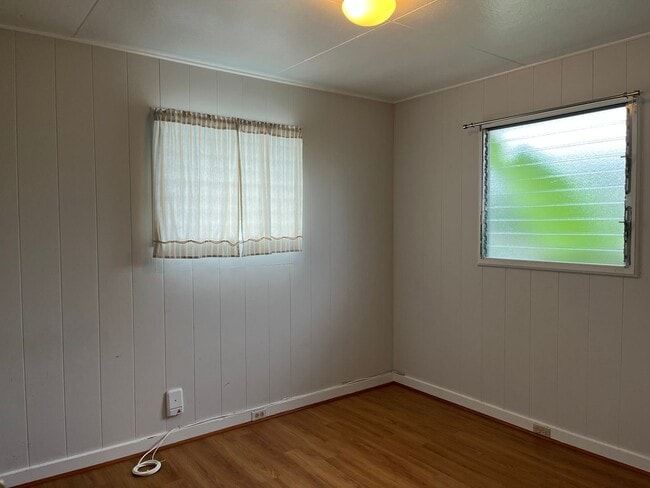 Building Photo - Wonderful Kaneohe 3 bedrooms, 1.5 bath House with Carport - Avail now!