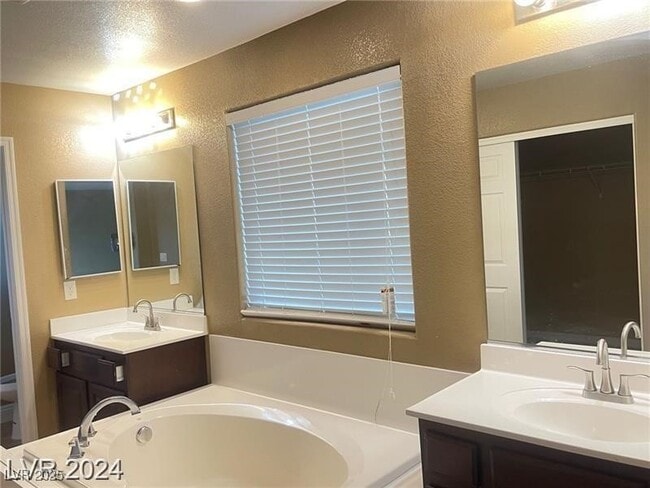 Building Photo - 5079 W Moberly Ave