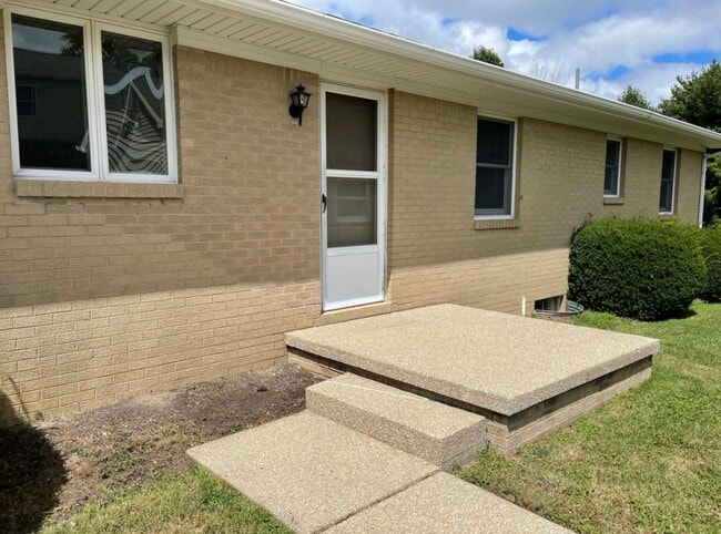 Building Photo - 5203 W Ridge Rd