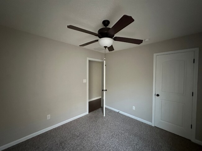 Building Photo - Charming 3BR/2BA Bartlett Area Home | Soaring High Ceilings, Fireplace & 2-Car Garage