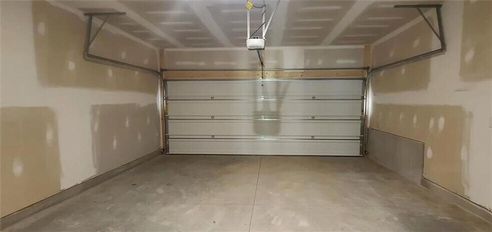 Building Photo - 1393 Vayda Ct