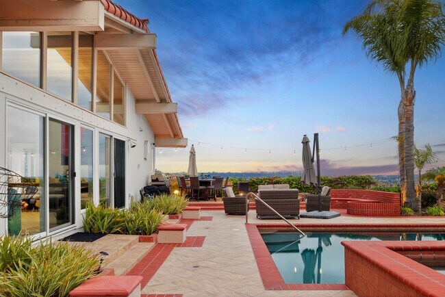 Building Photo - Amazing La Jolla North PB home with panoramic views of the ocean, bay and downtown