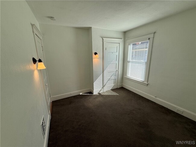 Building Photo - 95 Inwood Pl