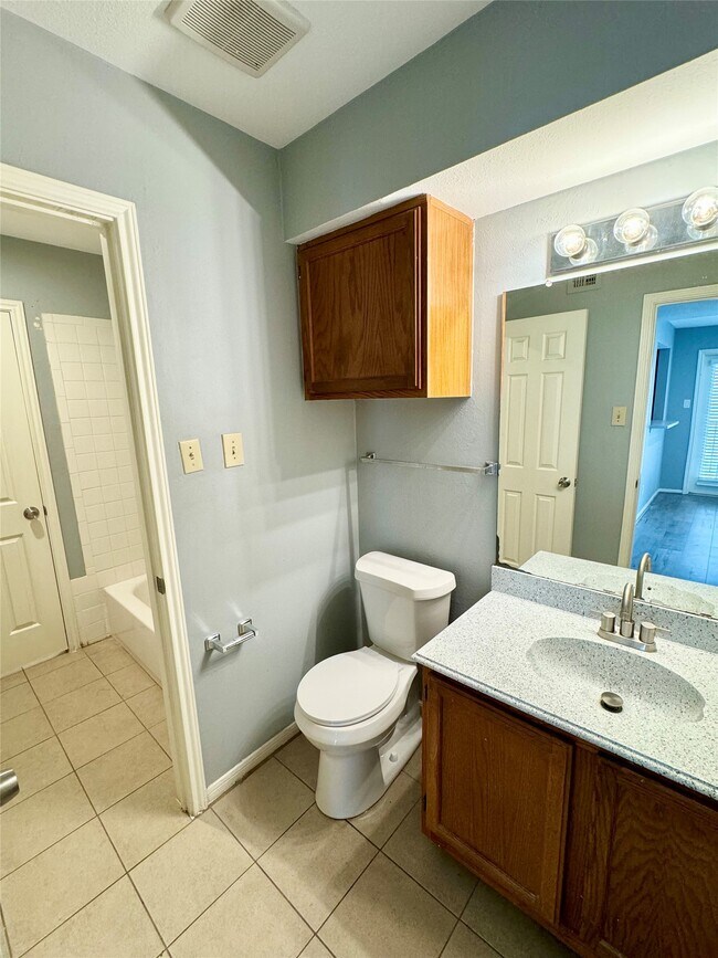 Building Photo - 14600 Fonmeadow Dr