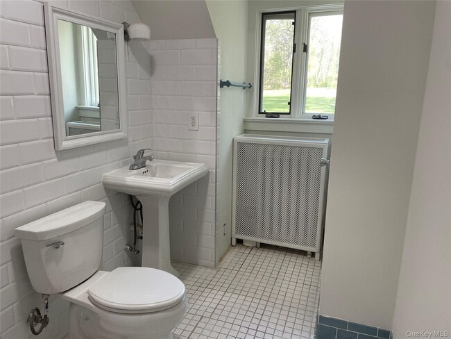 Building Photo - 12 Pine Hill Rd