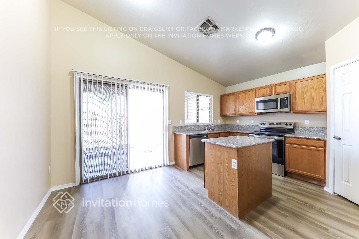 Building Photo - 20850 N 7th Pl