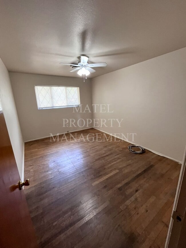 Building Photo - No Deposit