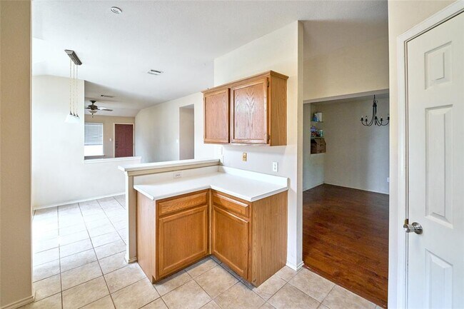 Building Photo - 2712 Settlement Dr