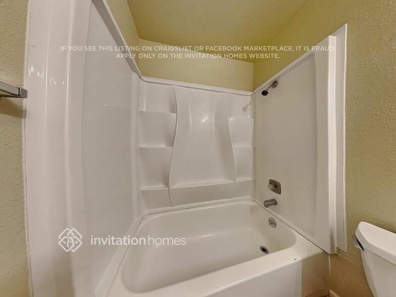 Building Photo - 33628 27th Pl SW