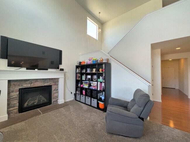 Building Photo - Spacious Charmer in sought after Meridian Ranch community- 2 houses from park