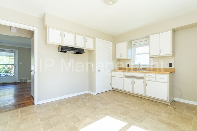 Building Photo - 14209 Emery Ave