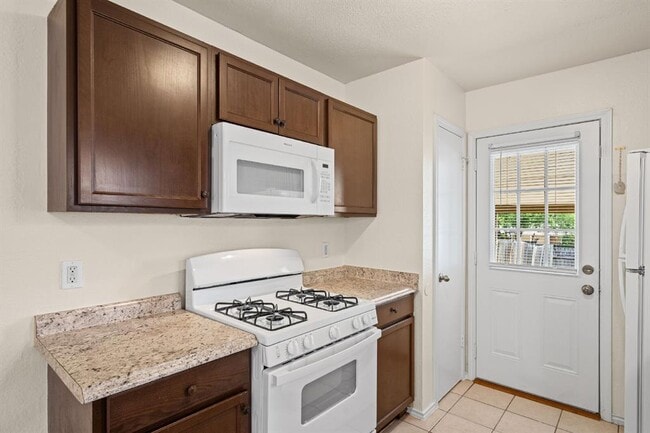 Building Photo - 16031 Fitchburg Cir